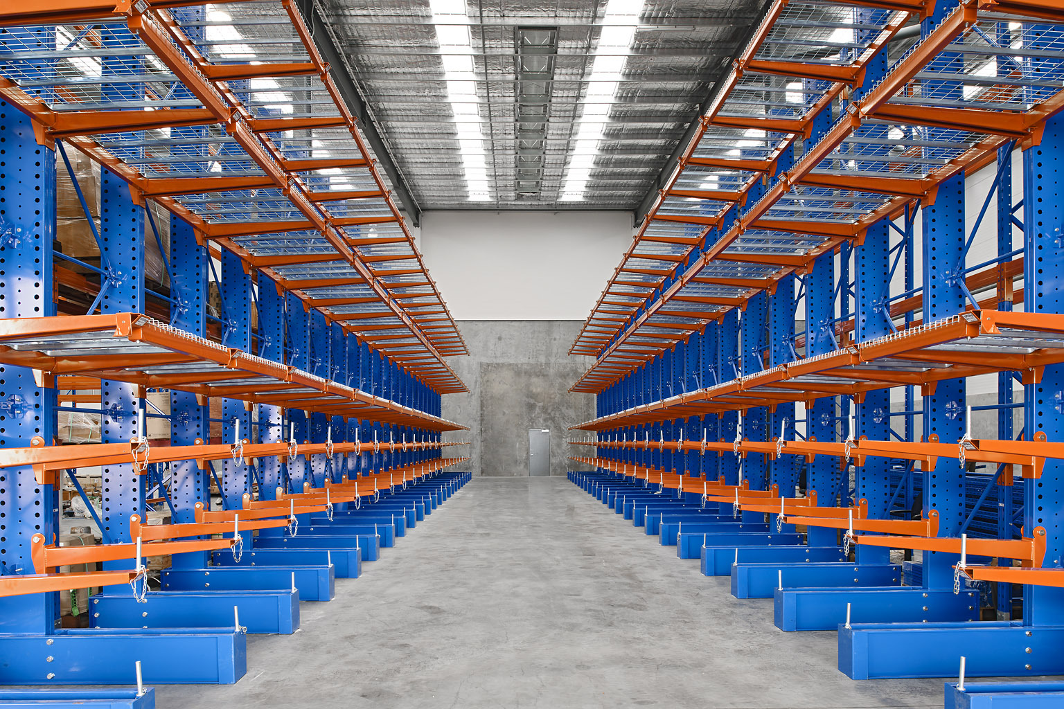 Industrial warehouse with heavy-duty pallet storage racks